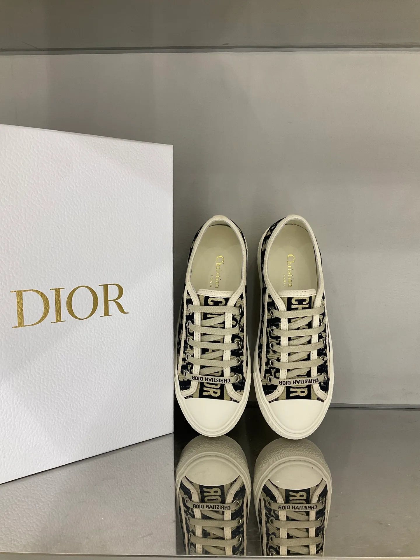 👟👟Ex-factory price 480👟👟 Dior embroidered canvas shoes, full range of colors on sale Size: 35-41